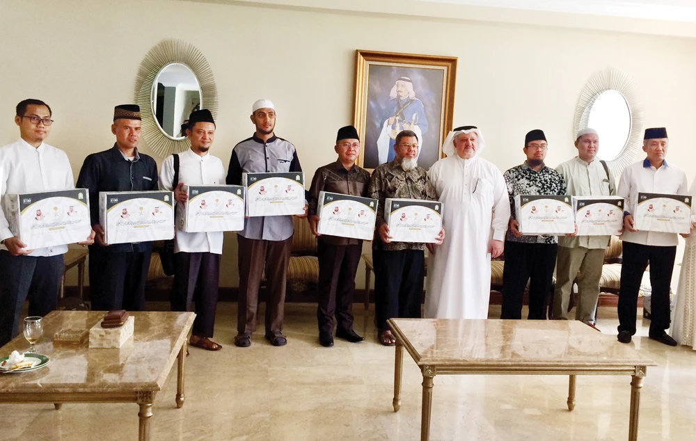Saudi ambassador leads sendoff for King Salman’s guests from Indonesia