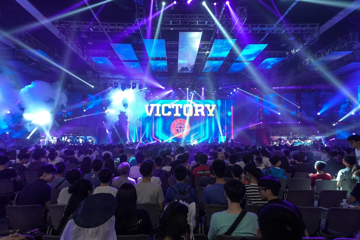 It is estimated that by the end of 2019, the total audience of eSports will have grown to around 454 million viewers. (Getty)