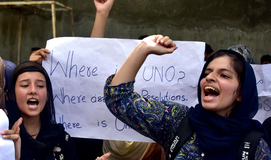 Pakistani Kashmiri shout anti-Indian slogans during a protest in Muzaffarabad, the capital of Pakistan-controlled Kashmir, on August 8, 2019. (AFP)