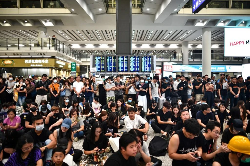 Thousands of protesters rallied at the airport on July 26 to educate visitors about the political issues of Hong Kong. (File/AFP)