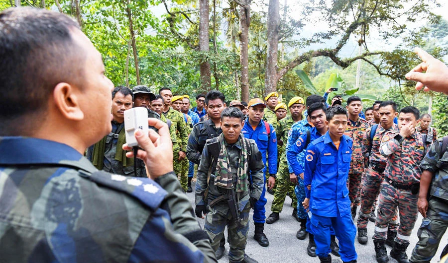 Members of Malaysian rescue team prepare for a search and rescue operation for the missing the 15-year-old Franco-Irish girl Nora Quoirin in Seremban on August 8, 2019. (AFP)