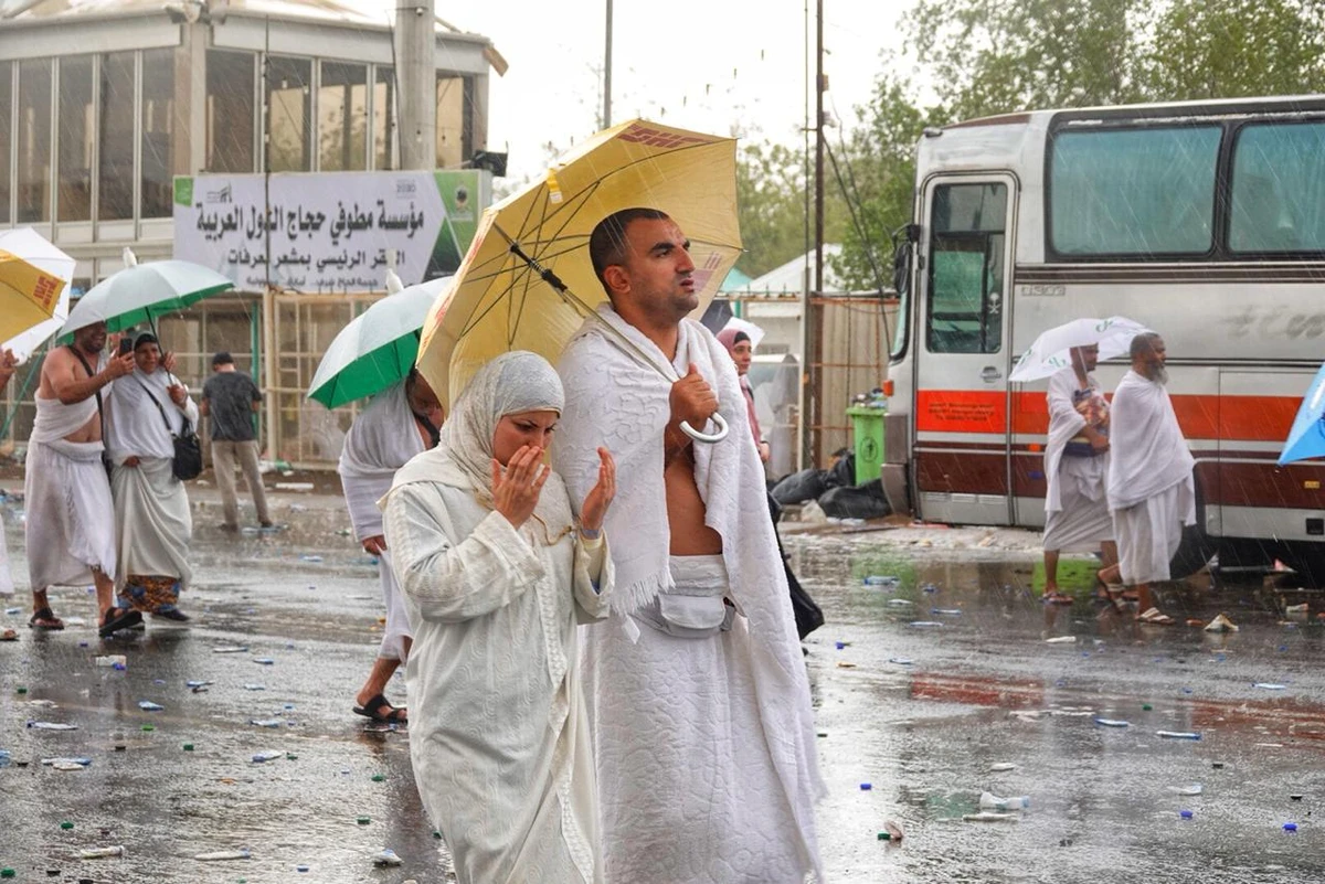 Pilgrims in the Arafat area were hit by heavy rain and thunder storms on the second day of Hajj. (AN photo/Huda Bashatah)