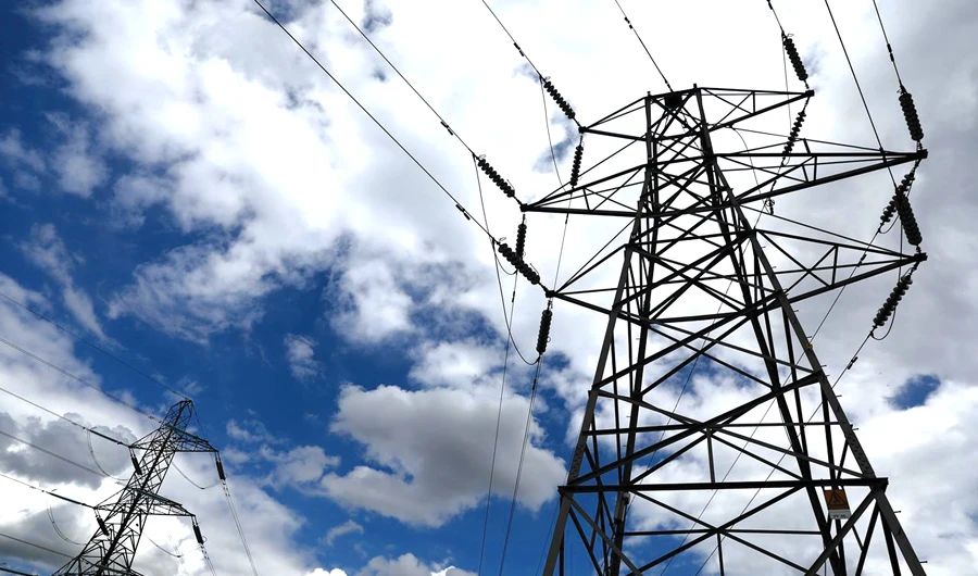 The power cut knocked out traffic lights and railway signals and brought electric trains to a standstill. (Reuters)