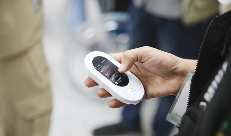 High-tech devices are being provided to needy patients inside their camps. (AN photo by Essam Al-Ghalib)