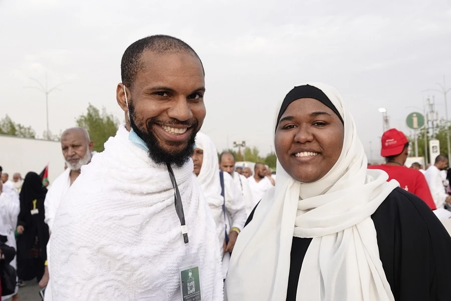 Danyah Bennett, pictured with her husband, Muhammad Siddiq, says she has thought about her mother during every moment of her Hajj pilgrimage. (AN Photo/ Huda Bashatah)