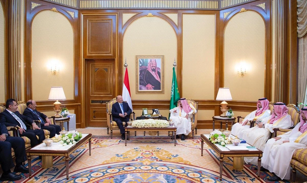 At Mina Palace, Saudi Arabia's King Salman met with the Yemeni President on Sunday to discuss developments in Yemen and ways to achieve security and stability in the country. (SPA)