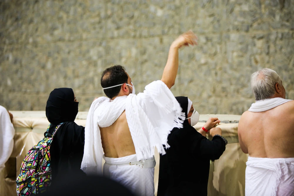 Pilgrims performing Jamrat Al-Aqabah