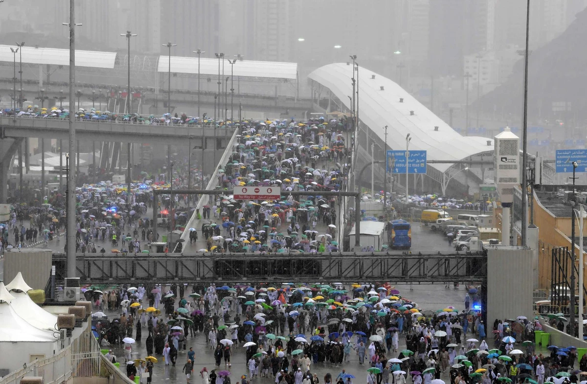 Muslim worshippers arrive in Mina under heavy rain to throw pebbles as part of the symbolic Jamrat Al Aqabah, August 11, 2019. (Photo credit: AFP)