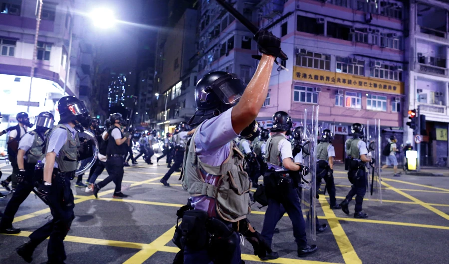 Police advance through the Sham Shui Po neighbourhood during clashes with anti-extradition bill protesters in Hong Kong, China, August 14, 2019. (Reuters)
