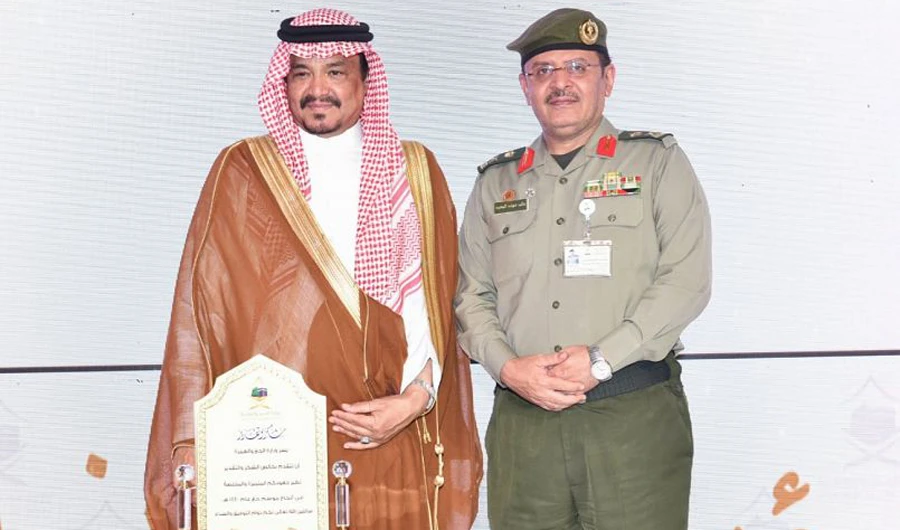 Ministry honors Hajj affairs offices