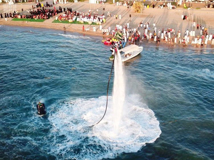 Umluj enjoys Flyboard shows for first time