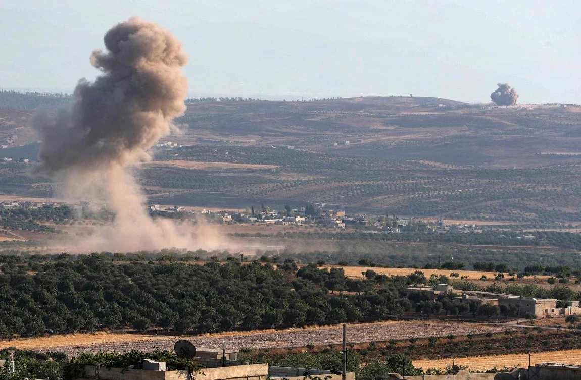 Syria regime forces battle militants for key town, highway
