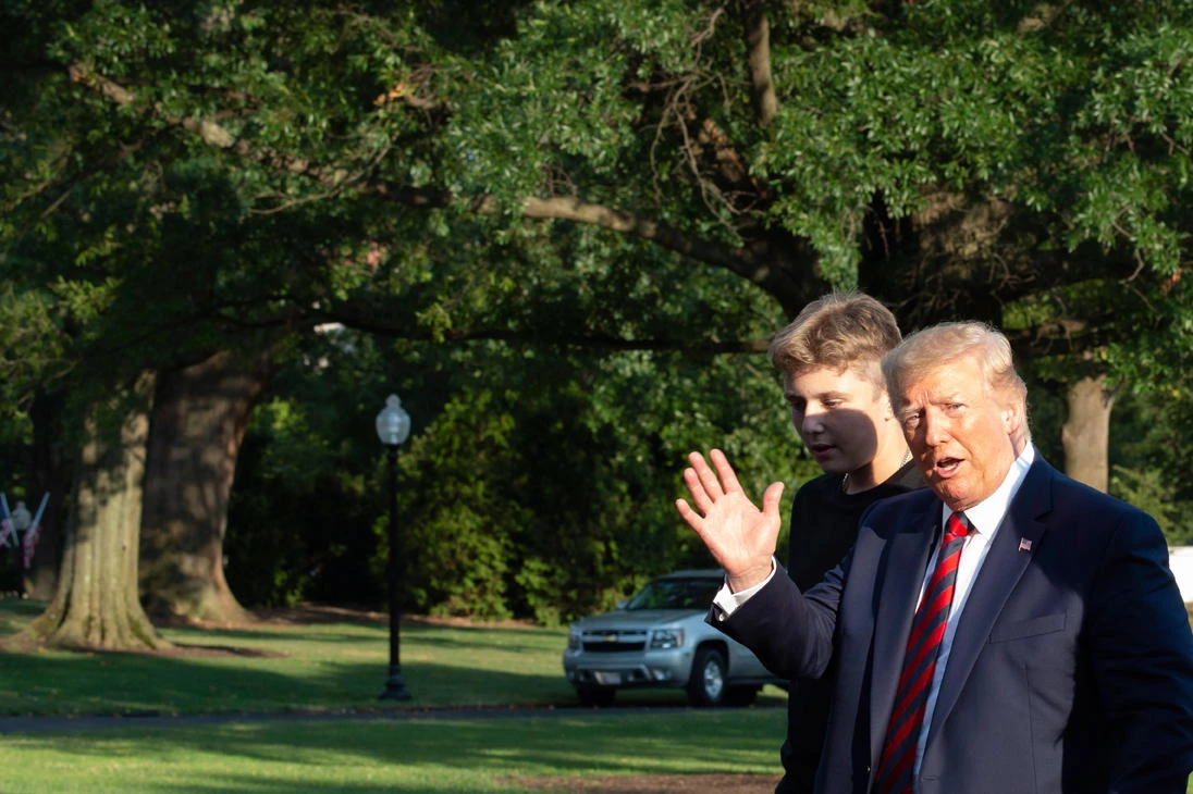 US President Donald Trump and his son Barron Trump return to the White House after two weeks spent at Trump's golf club in New Jersey on August 18, 2019 in Washington, DC. (AFP / Eric Baradat)