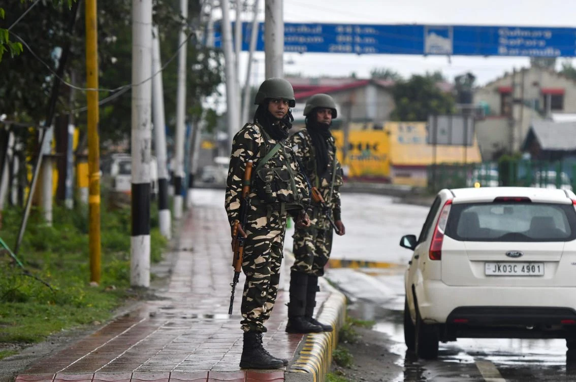 Security personnel stand guard near a closed school in Srinagar on August 19, 2019. Some Kashmir schools re-opened on August 19 but many pupils stayed away, following weekend clashes after India stripped the region of its autonomy and imposed a lockdown two weeks ago. (AFP)