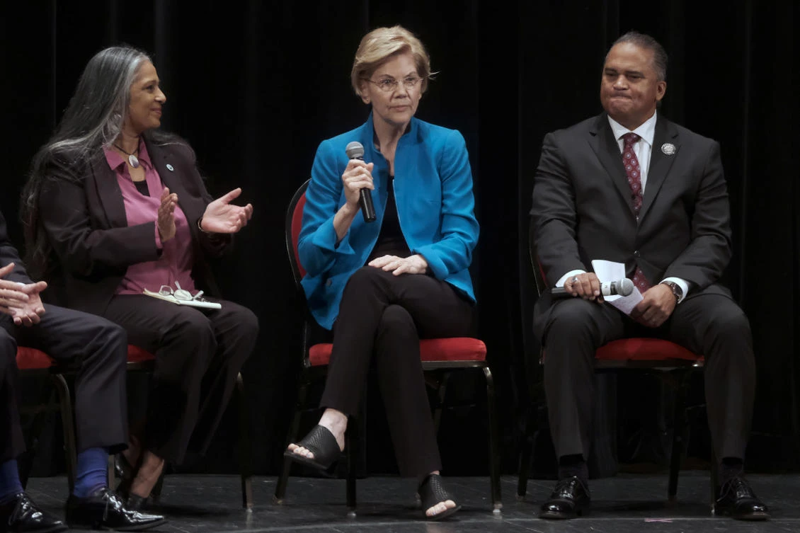 Democratic hopeful Warren apologizes for Native American ancestry claims