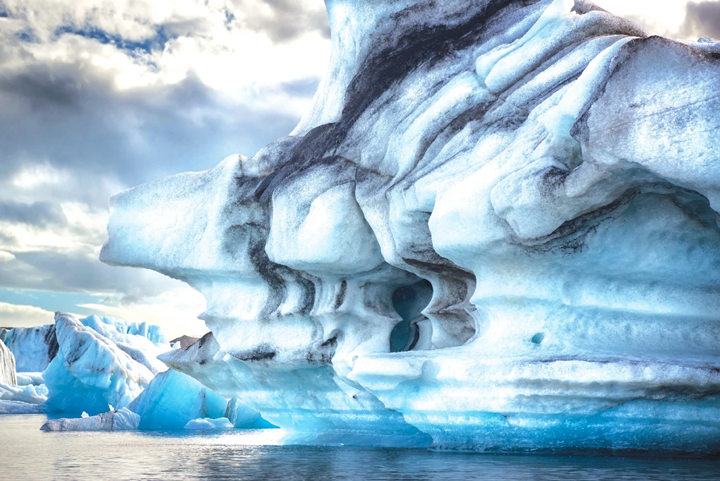 How one man plans to tow an iceberg to the Arabian Gulf