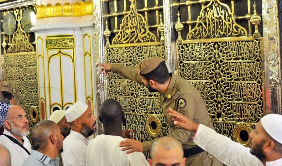 A visit to the ‘Sacred Chamber’ is a post-Hajj activity for pilgrims. (SPA)