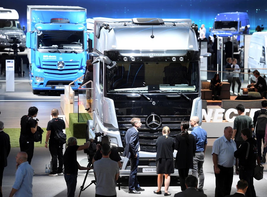 Daimler to make Mercedes-branded trucks in China