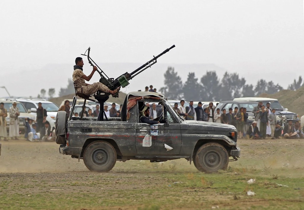 Houthi militants forced 401 families to flee their homes and villages. (File/AFP)