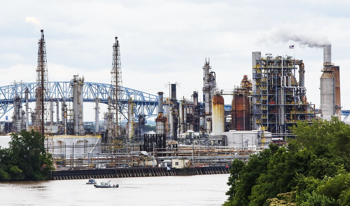 Asian refiner profits hammered by free-fall in fuel oil margins