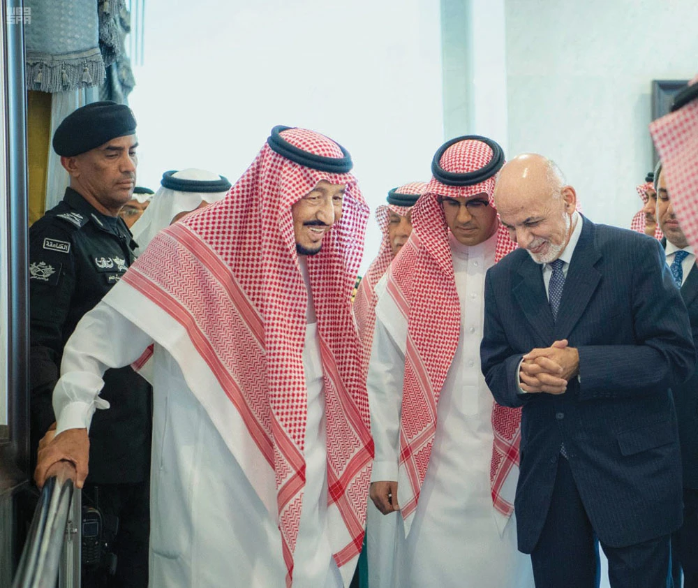 King Salman receives Afghan President Ashraf Ghani in Jeddah on Sunday. (SPA)