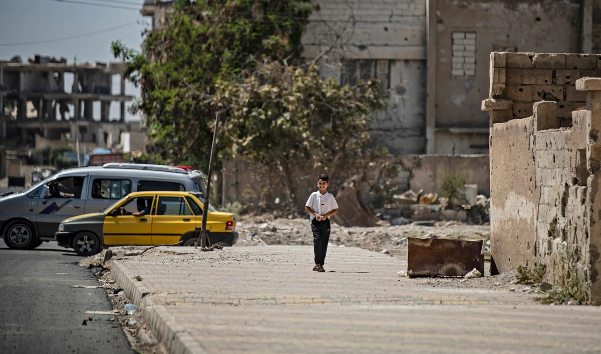 A child walks in the northern Syrian city of Raqqa, the former Syrian capital of the Daesh group. (AFP)