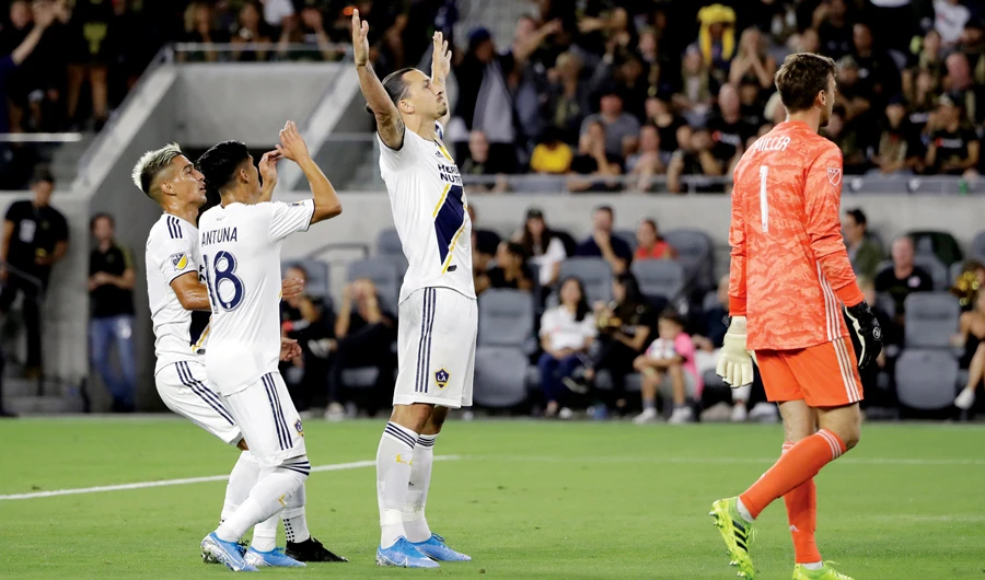 Ibrahimovic nets 2, Vela ties it in Galaxy’s 3-3 draw with LAFC