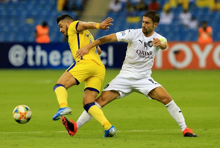 Al Nasr's Giuliano (L) dribbles past Al Sadd's midfielder Gabi during the AFC Champions League quarter-finals football match at the King Fahd International Stadium in Riyadh on August 26, 2019. (AFP)