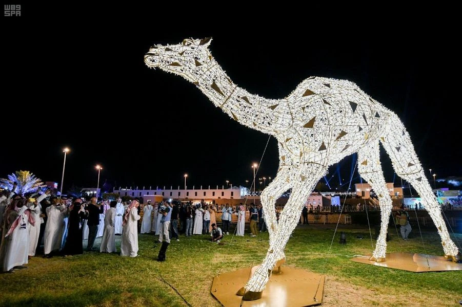 The statue contains more than 51 thousand lights illuminated within the structure designed in geometric shapes. (SPA)