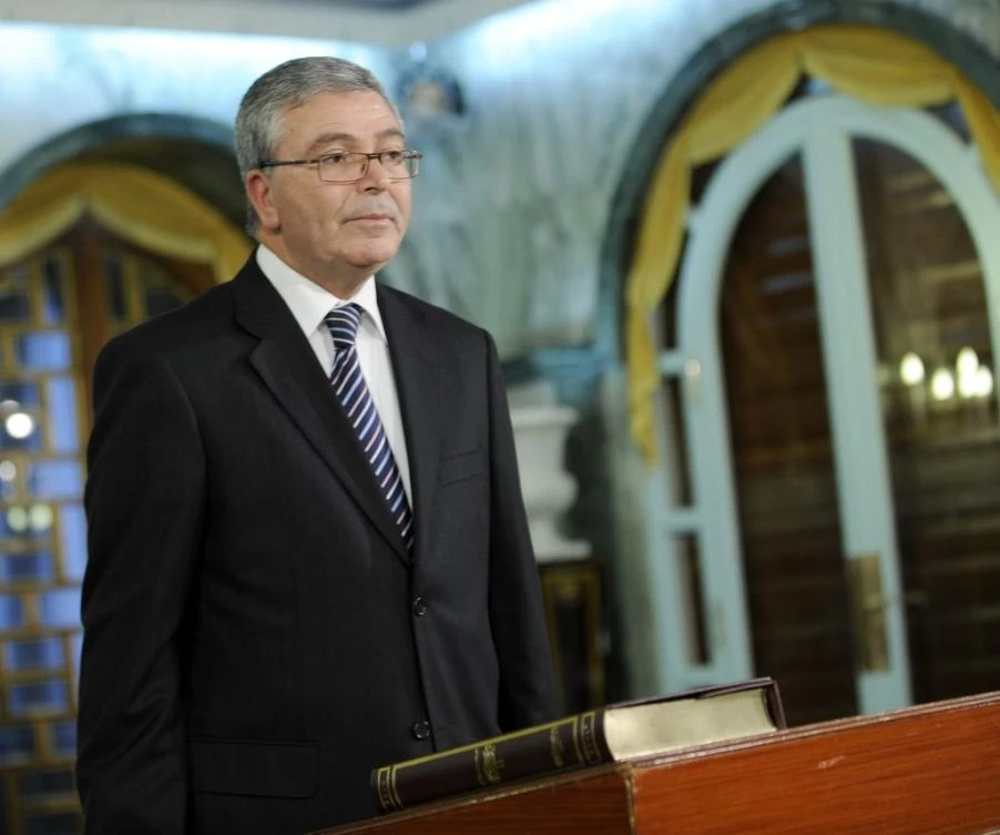 Tunisia’s Zbidi says he will amend constitution if elected president