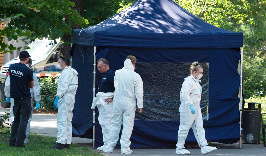 Picture taken on August 23, 2019 shows forensic experts of the police securing evidences at the site of a crime scene in Berlin's Moabit district, where a man was shot dead. (AFP)