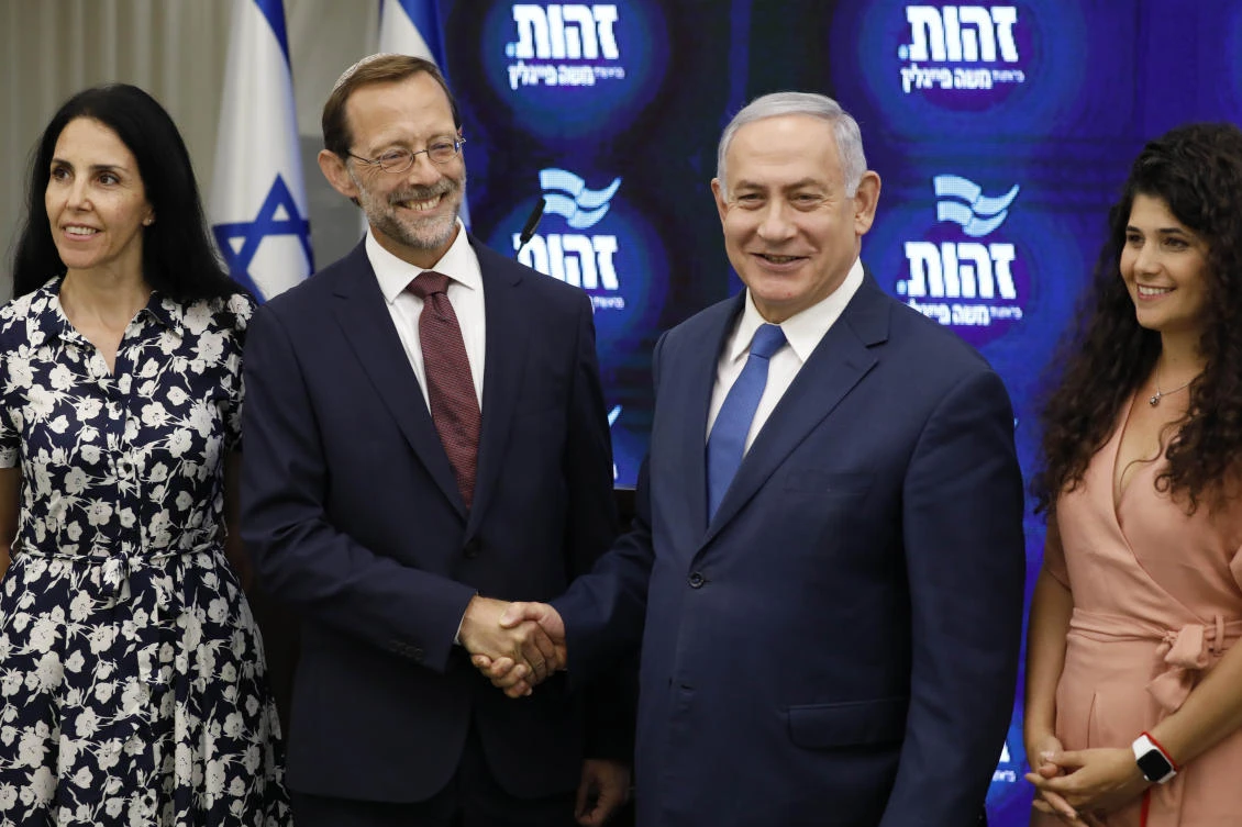 Israeli Prime Minister Benjamin Netanyahu and Zehut party leader Moshe Feiglin during a joint press conference in Tel Aviv. (AP Photo)