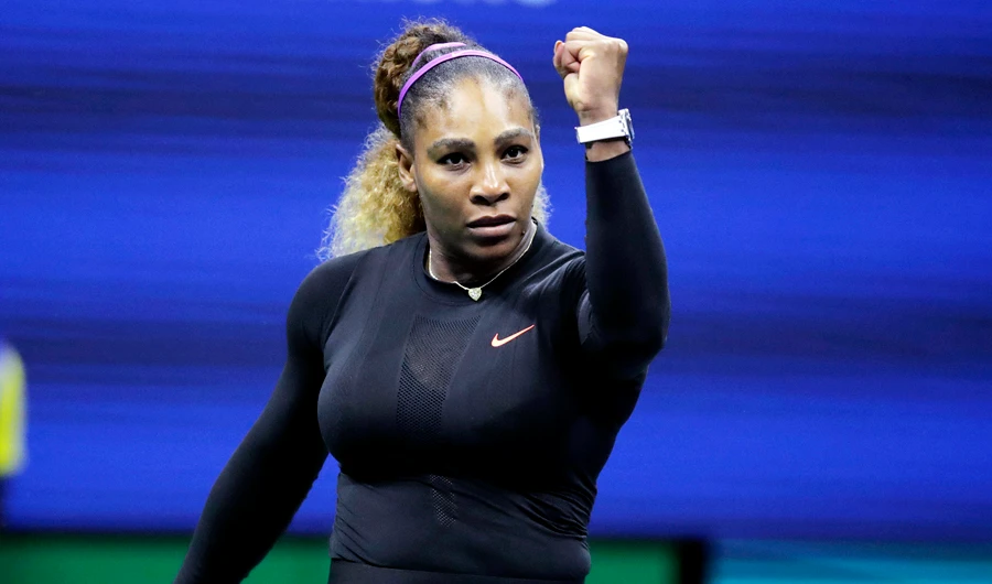 Serena and Federer rally to win, Djokovic hurt at rainy US Open
