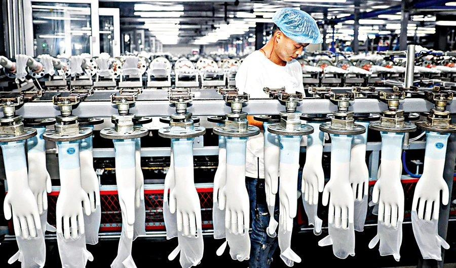Chinese factory activity shrinks for fourth month as trade woes deepen
