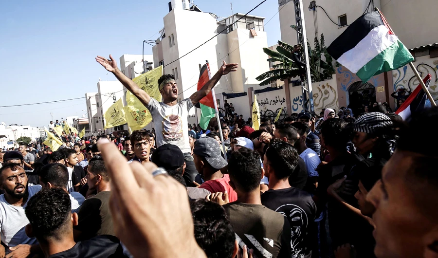 Palestinians mourn during the funeral procession of Badreddin Abu Musa in the city of Khan Yunis, in the southern Gaza Strip, on August 31, 2019. (AFP)