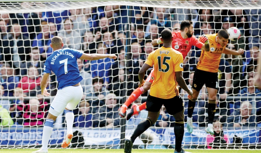 Richarlison double  fires Everton past Wolves