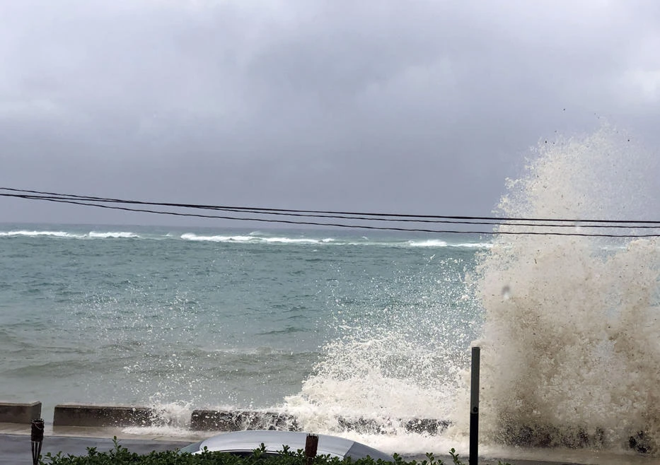Ocean waves are seen during the approach of Hurricane Dorian on September 1, 2019 in Nassau, Bahamas. (AFP / Lucy Worboys)