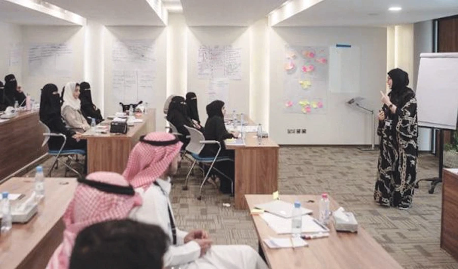During the course, trainees will work as an assistant teacher. (SPA)