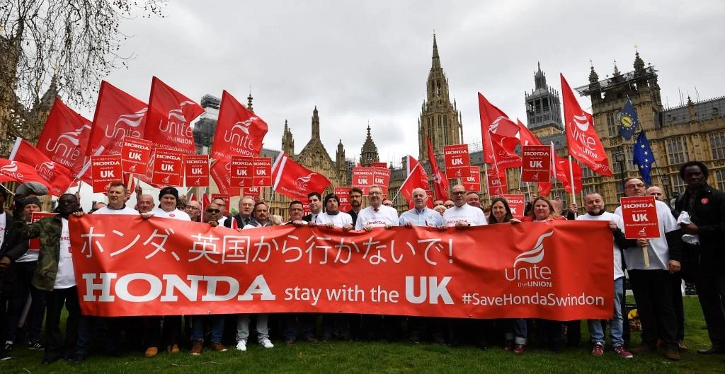 Workers from Japanese carmaker Honda gather outside the Houses of Parliament on March 6, 2019 to urge the government to help persuade the company to reverse its decision to close its UK factory in Swindon. (AFP)