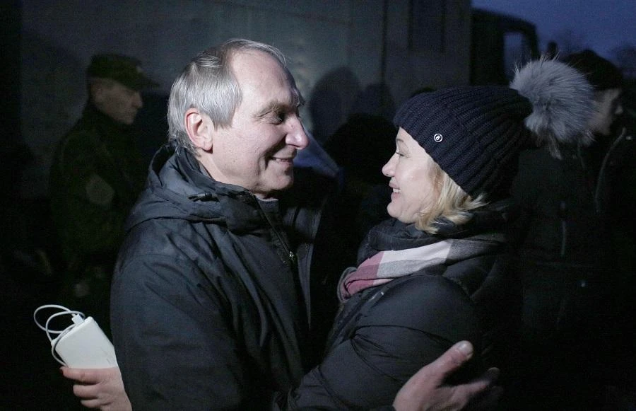 A Ukrainian serviceman who was made prisoner react during a prisoner exchange between Ukraine and pro-Russia rebels on December 27, 2018. (File/AFP)