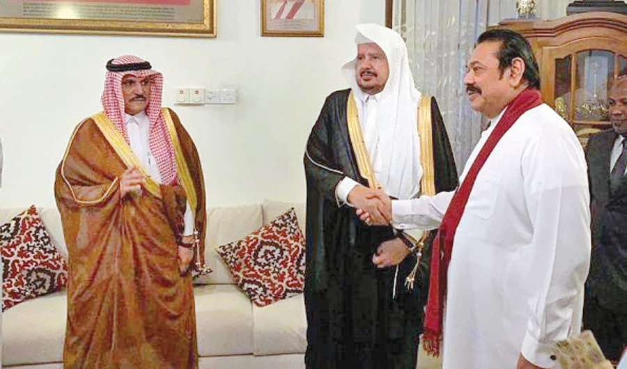Saudi Shoura Council Speaker Dr. Abdullah Al-Asheikh meets Mahinda Rajapaksa, former Sri Lankan president, in Colombo. (Photo/Supplied)