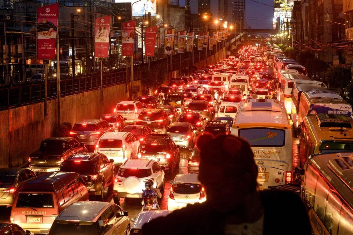 Patients die as Manila traffic jams block ambulances