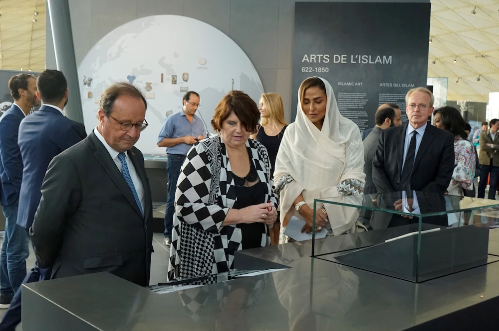 Alwaleed Philanthropies general secretary Princess Lamia (R) with former French president Francois Hollande (L) and Islamic Art Department director Yannick Lintz (C) at the unveiling of the newly launched spaces at the Islamic Art Department of the Louvre. (Alwaleed Philanthropies)