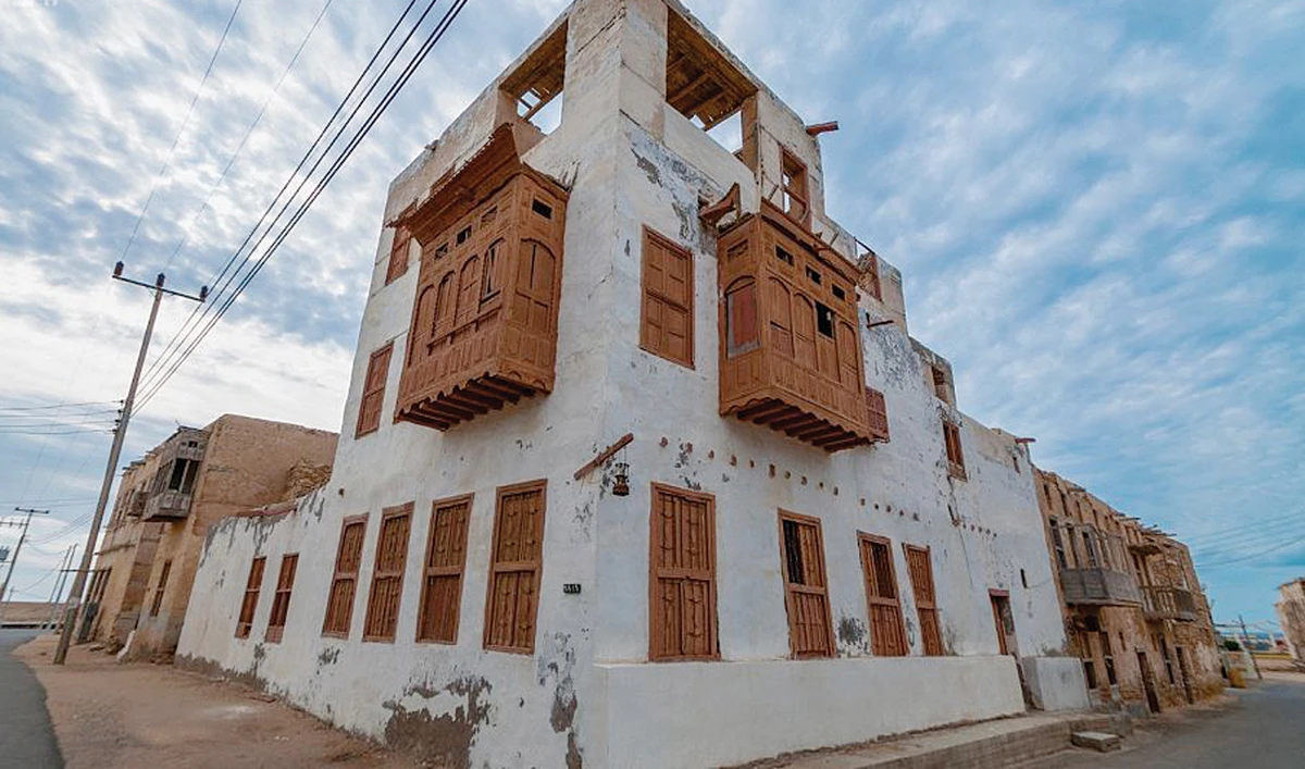 The beauty of ‘rawashin’ designs add a special character to traditional buildings in Al-Wajh and in other coastal towns. (SPA)