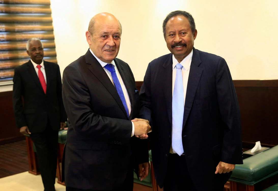 Sudan's prime minister Abdalla Hamdok shakes hands with French Foreign Minister Jean-Yves Le Drian during their meeting in Khartoum, Sudan September 16, 2019. (Reuters)