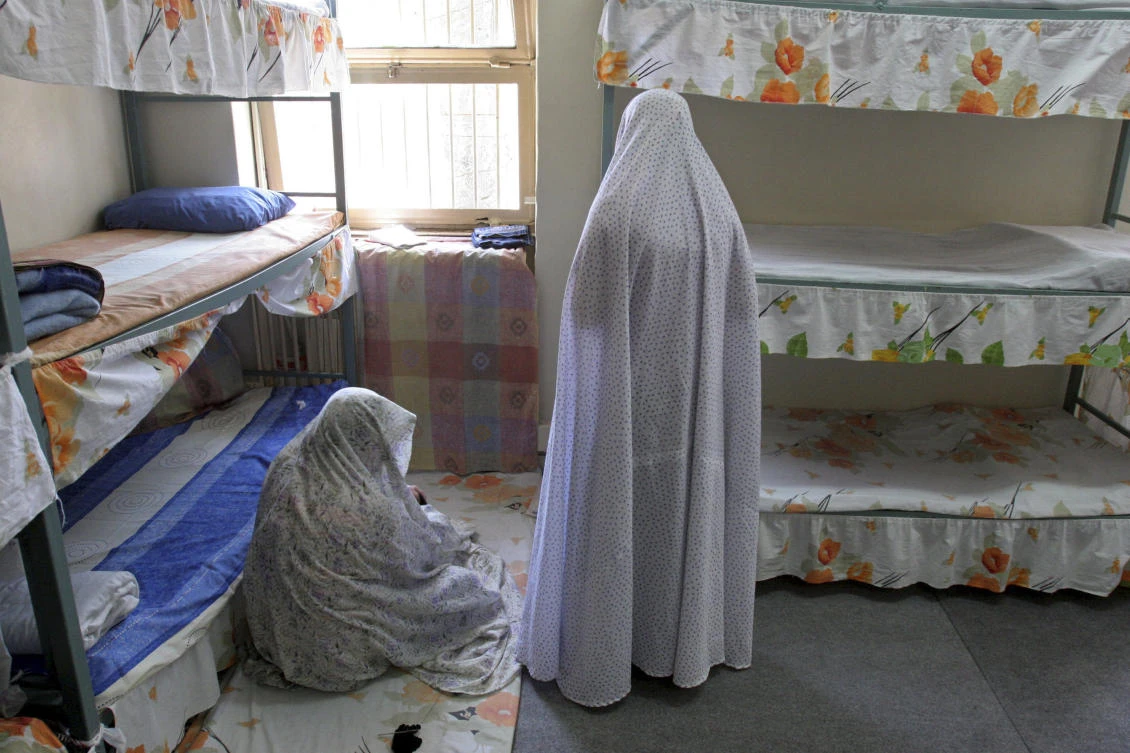 Female prisoners at their cell in the Evin prison in Tehran in this June 13, 2006. (AP file photo)
