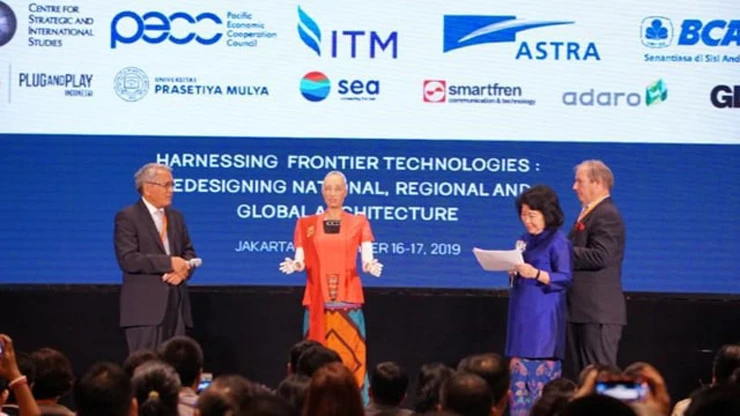 Sophia shares the stage with other speakers at the 2019 CSIS Global Dialogue in the Indonesian capital Jakarta. (Courtesy CSIS Indonesia)