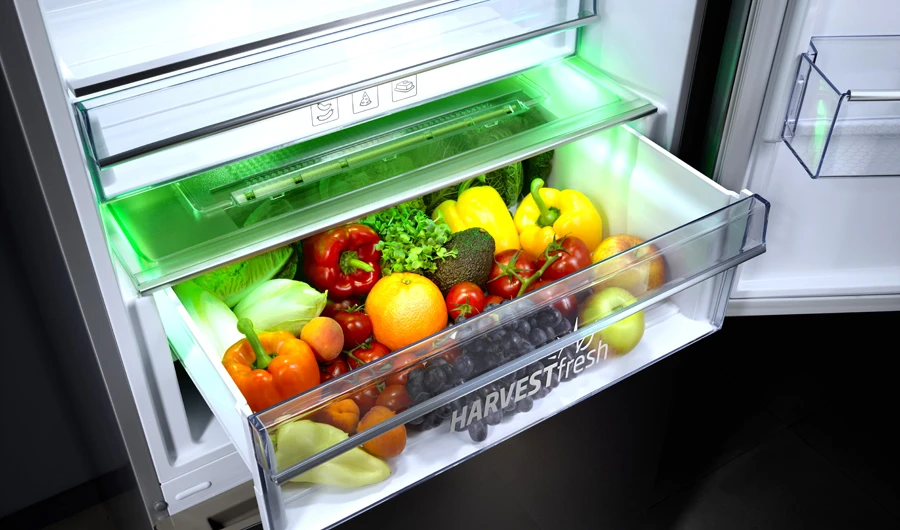 The innovative technology developed for Beko fridges uses not one, but three effective colors (green, blue, and red), which mimic the 24-hour sun cycle and natural sunlight.