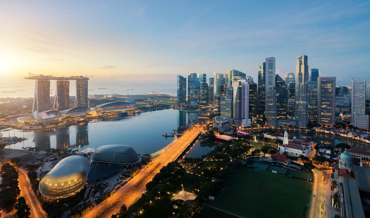 Chinese investors are turning to Singapore as a safe alternative to rival hub Hong Kong. (Shutterstock)