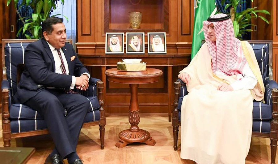 Saudi minister meets UK envoy in Riyadh